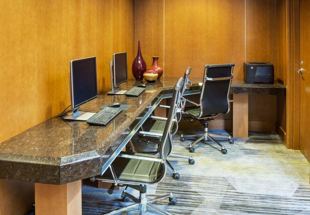 Courtyard By Marriott Logan Airport酒店3*