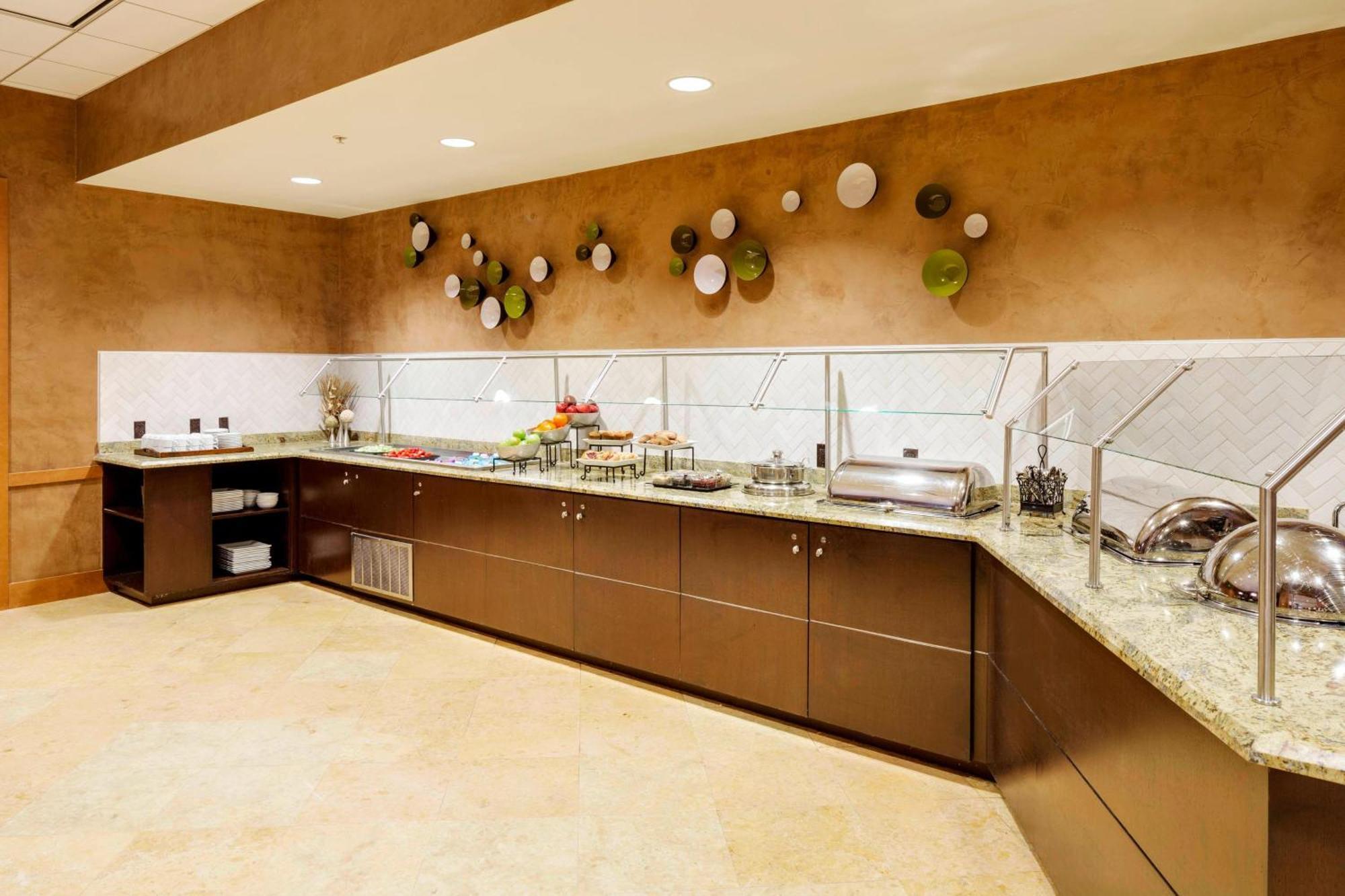 Courtyard By Marriott Logan Airport酒店3*