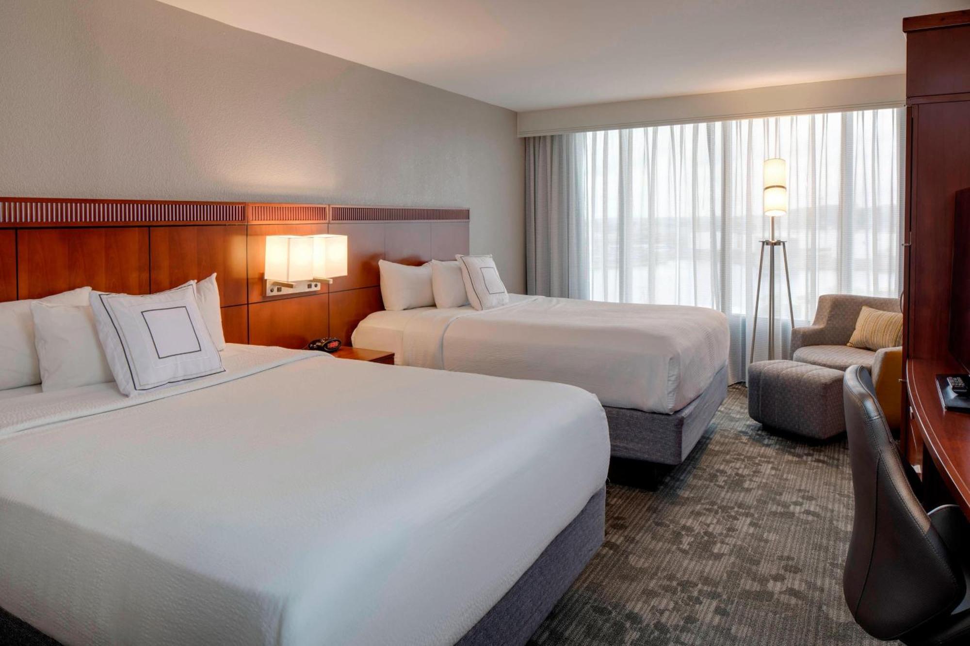 Courtyard By Marriott Logan Airport 3*波士顿
