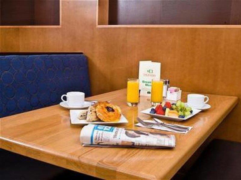 Courtyard By Marriott Logan Airport酒店3*