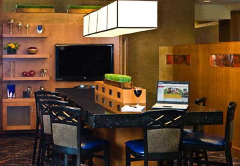 Courtyard By Marriott Logan Airport Hotel Boston酒店