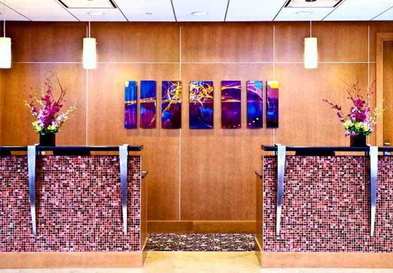 Courtyard By Marriott Logan Airport酒店