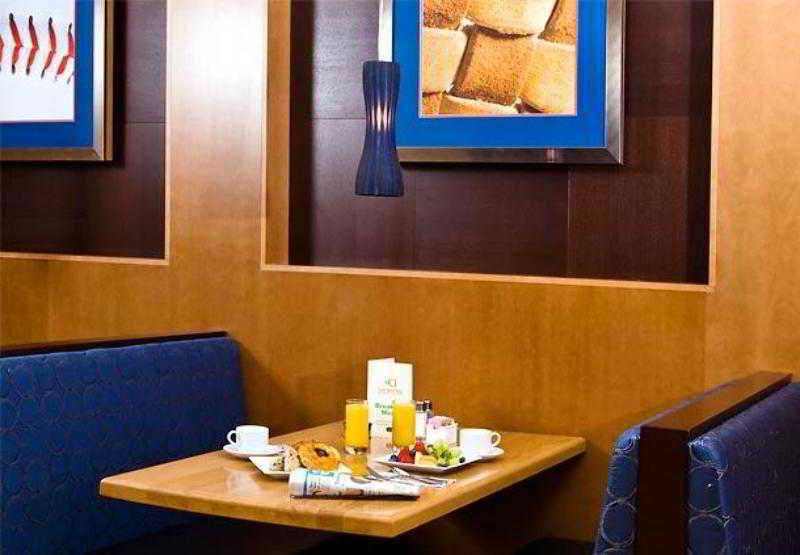 Courtyard By Marriott Logan Airport Hotel Boston酒店