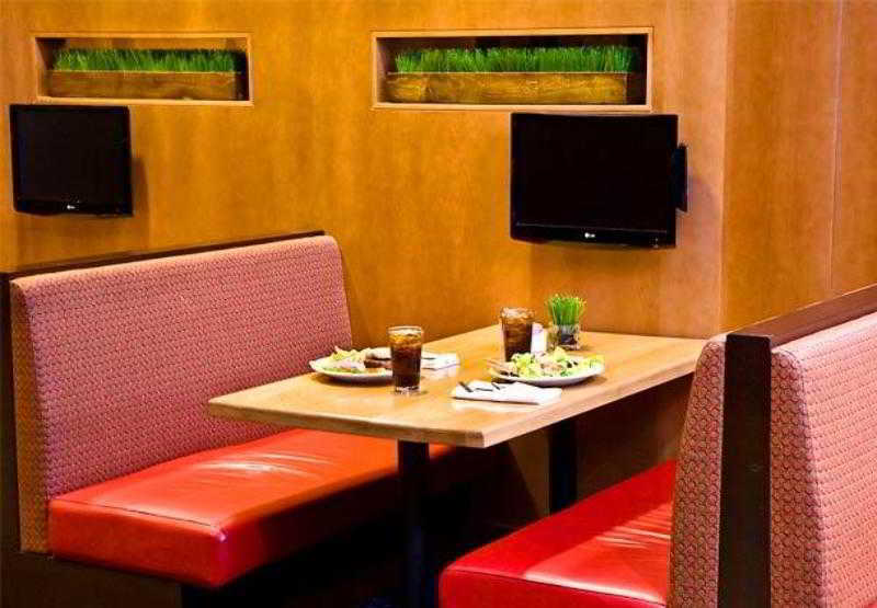Courtyard By Marriott Logan Airport酒店3*
